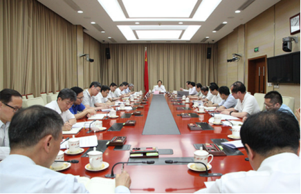 韩长赋主持召开农业农村部常务会议 研究部署推进乡村振兴等工作(图1)